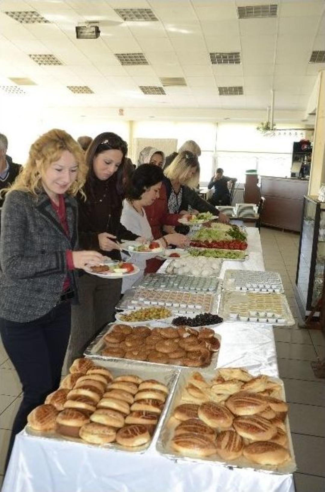 Ak Partililer Basınla Kahvaltıda Buluştu