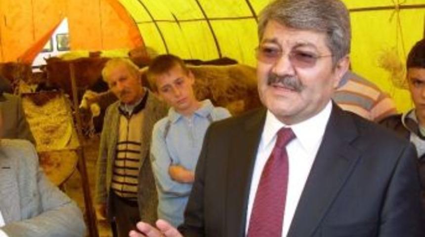 Kırıkkale Belediyesi Kurban Pazarında &Ccedil;ay Ve &Ccedil;orba İkram Ediyor