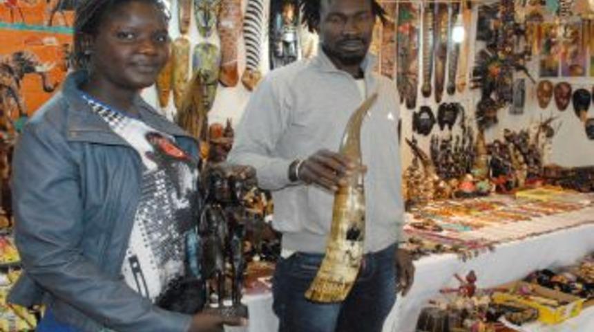 Senegalli Aile Ticaret I&ccedil;in T&uuml;rk&ccedil;e &Ouml;ğrendi