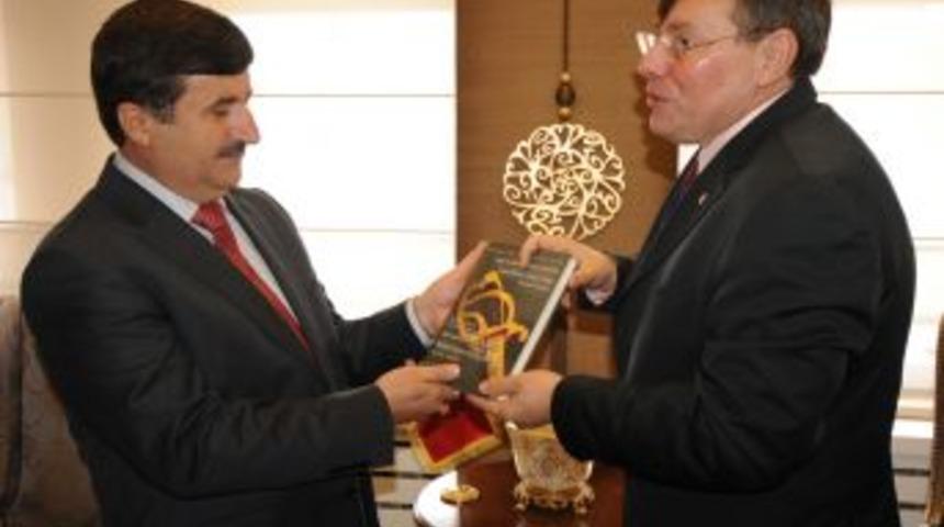 Macar B&uuml;y&uuml;kel&ccedil;i Hovari Trabzon Valisi &Ouml;z'&uuml; Ziyaret Etti