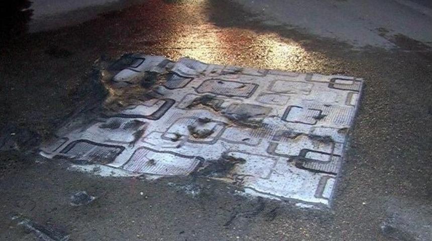 Balkondan U&ccedil;an Halı Elektrik Tellerini Patlattı