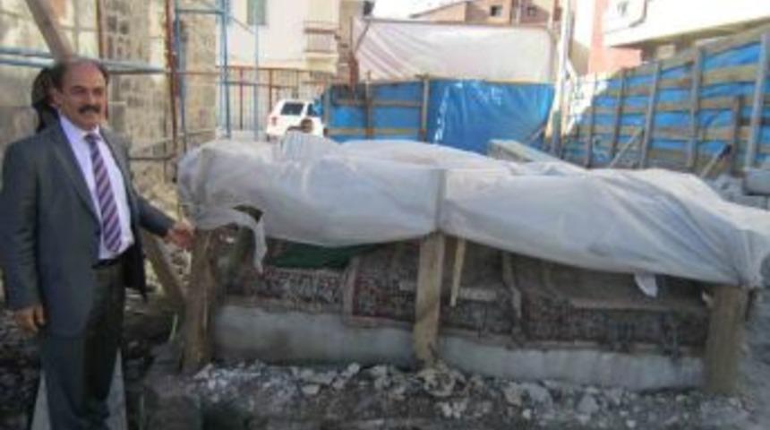 Şeyhler Hamamı Ve K&uuml;lhancı Baba T&uuml;rbesi Onarım Projelerinde Değişiklik