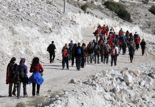 İzmirli Dağcılar Ulubey Kanyonu'na Tırmandı