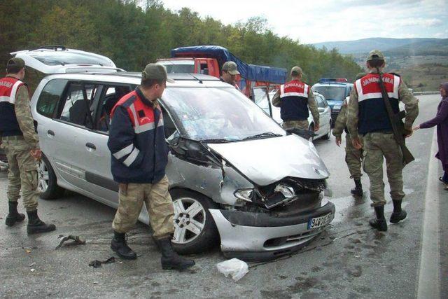 Kavak'ta Trafik Kazası: 4 Yaralı