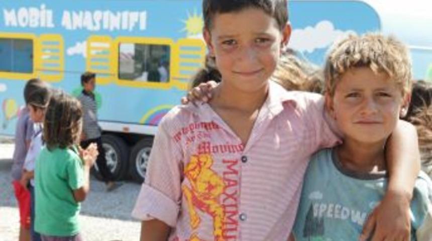 Mevsimlik Iş&ccedil;ilerin &Ccedil;ocukları I&ccedil;in Tarlaya Mobil Anaokulu