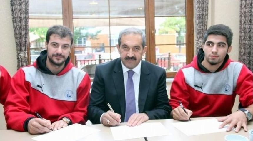 Sivas 4 Eyl&uuml;l Belediyespor&rsquo;da Yeni Voleybolculara İmza T&ouml;reni Yapıldı