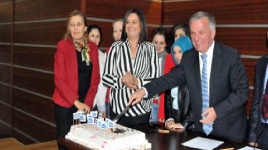 Belediye Borcun Bitişini Pastayla Kutladı