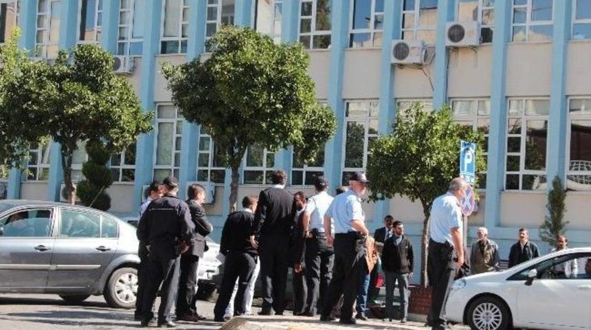 Ev Sahibini Bı&ccedil;aklayan Kiracı Lin&ccedil;ten Zor Kurtuldu