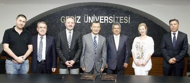 Gediz &Uuml;niversitesi &Ouml;ğgrencilerine Bir Katkı Da Esbaş&rsquo;tan 1