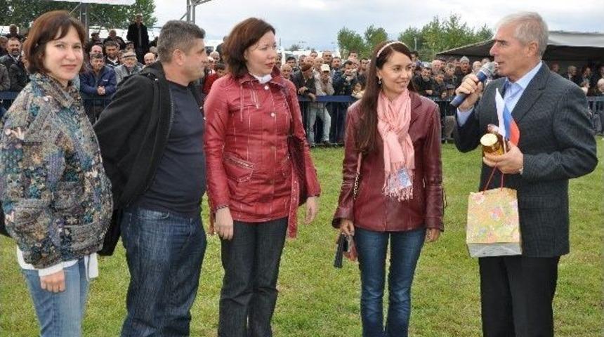 Avrupalı Bayanlar Er Meydanında