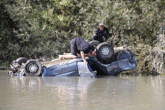 Filyos Çayına Uçan Otomobilden Sağ Çıktı