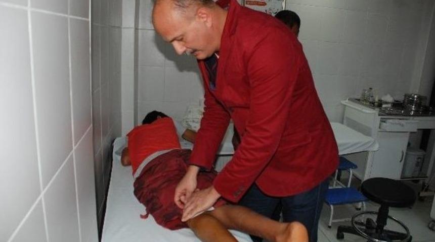 Bacağından şarapnel par&ccedil;ası &ccedil;ıkarıldı