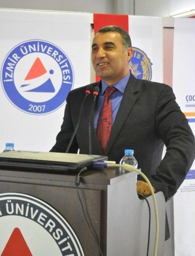 İzmir Üniversitesi’nde 