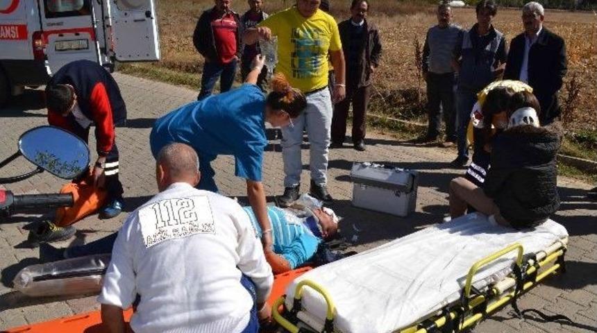 Simav&rsquo;da Motosiklet Kazası: 2 Yaralı