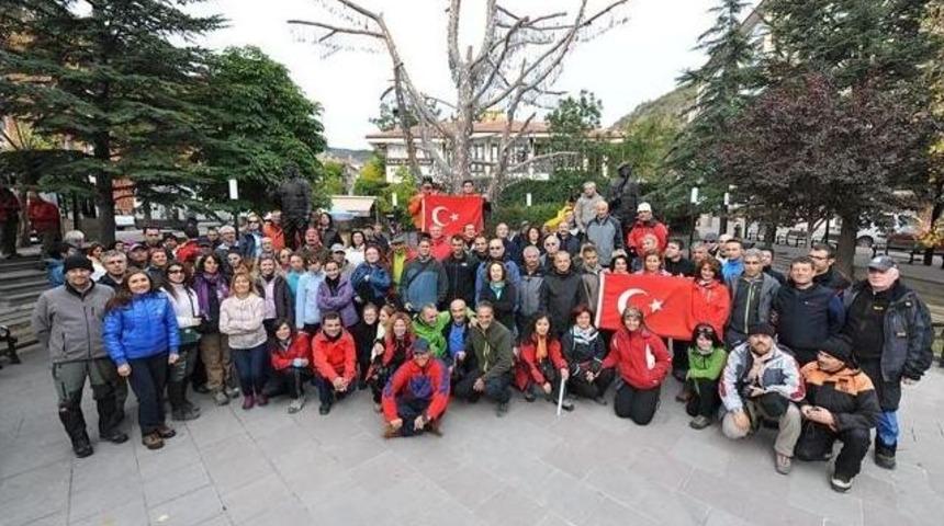 Doğa Grubu Şehit Ağacı Ziyaret Etti