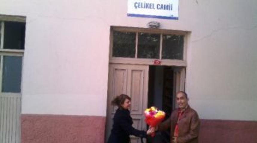 Kadın Muhtardan Mahallesindeki İmamlar Kutlama
