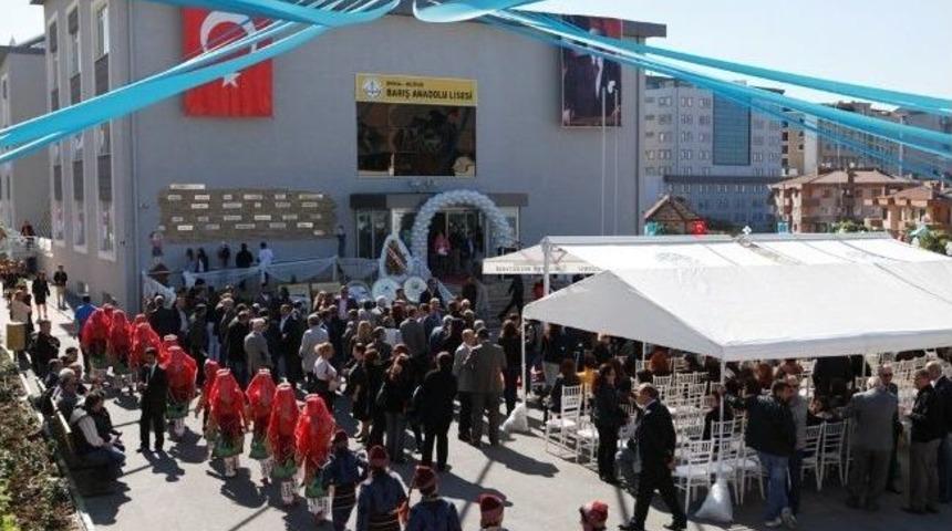 &Ccedil;ocukların Yaptırdığı Okul A&ccedil;ıldı