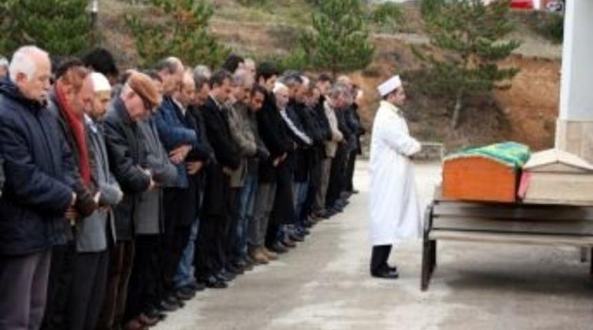 Aib&uuml; Ailesi Meslektaşlarını Son Yolculuğuna Uğurladı