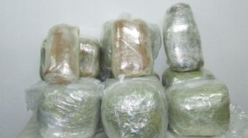 Yolcu Otob&uuml;s&uuml;nde 14 Kilo Esrar Ele Ge&ccedil;irildi
