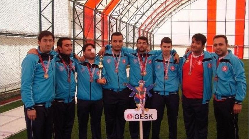 G&ouml;rme Engellilerin Kupa Sevinci