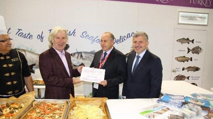 Almanya&rsquo;da 5 Bin Kişiye Balık Ziyafeti