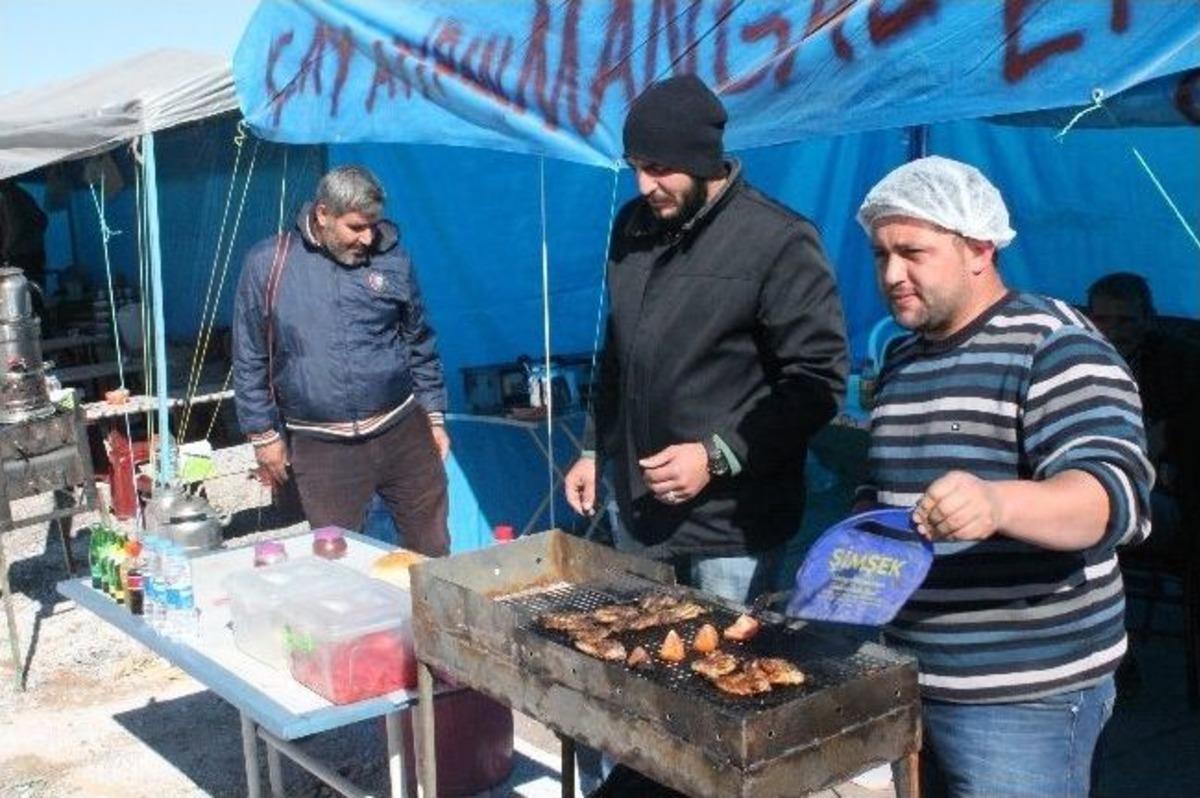 Kurban Pazarlarında Tatlıcı, K&ouml;fteci Polisler G&ouml;revde
