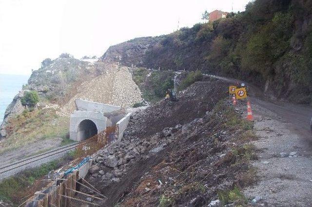 Çöken Ölüm Yolunda Çalışma Başlatıldı