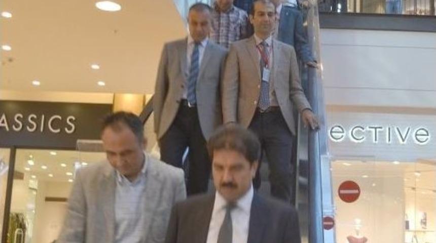 Merdivenler Durdu, Herkes Y&uuml;r&uuml;d&uuml;