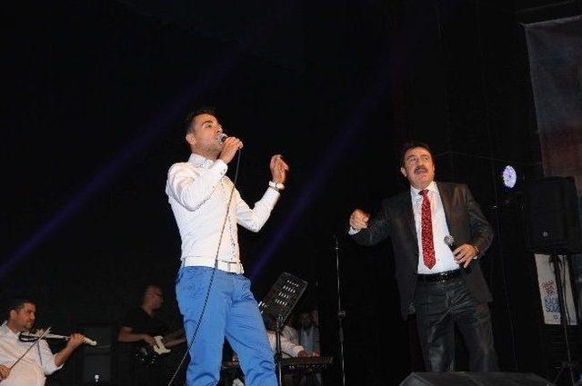 Sanat&ccedil;ı Kadir Somer Alb&uuml;m&uuml;n&uuml; Tanıttı 2