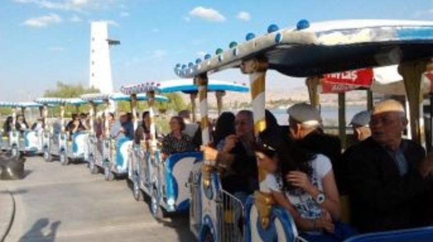 Dedelerle Torunların Pikniği