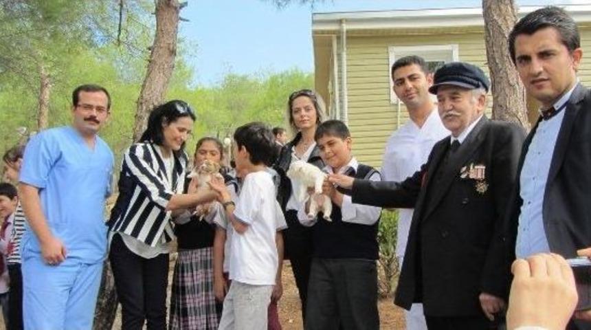 &Ccedil;ocuklara Hayvan Sevgisi Aşılandı