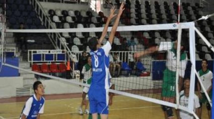 Voleybol&rsquo;da Şehit Kemal &Ouml;zalper Birinci Oldu