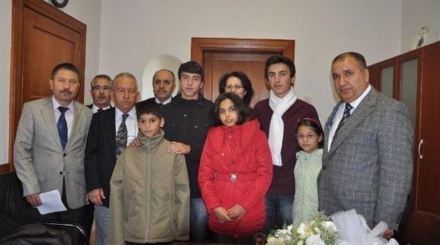 &Ccedil;ocuklardan Vali Vekili K&uuml;reci&rsquo;ye &lsquo;&ccedil;ocuklar G&uuml;n&uuml;&rsquo; Ziyareti