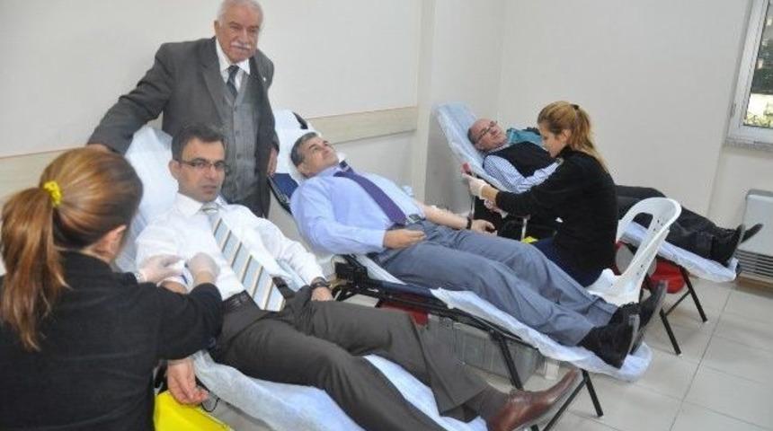 Adliye Personeli Kan Bağışladı