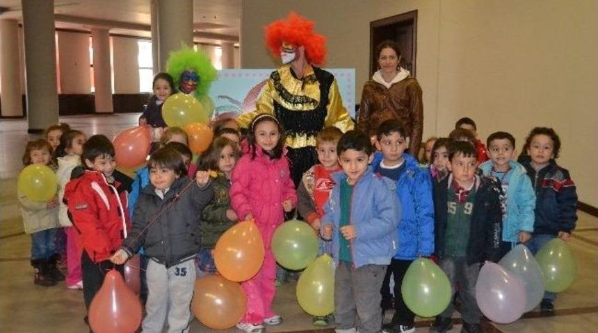 Atat&uuml;rk &Uuml;niversitesi A&ouml;f D&uuml;nya &Ccedil;ocuk G&uuml;n&uuml;&rsquo;n&uuml; &Ccedil;ocuk Tiyatrosu İle Kutladı