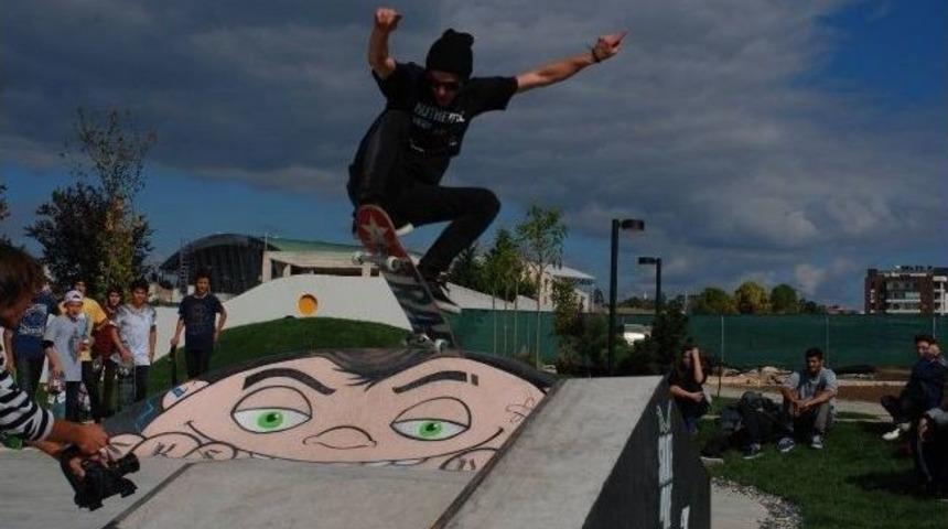 T&uuml;rkiye&rsquo;nin İlk Beton Kaykay Parkı Bursa&rsquo;da A&ccedil;ıldı