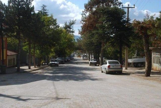 Gediz'de Uluoymak Caddesi Düzenleme Çalışmaları Tamamlandı