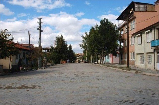 Gediz'de Uluoymak Caddesi Düzenleme Çalışmaları Tamamlandı