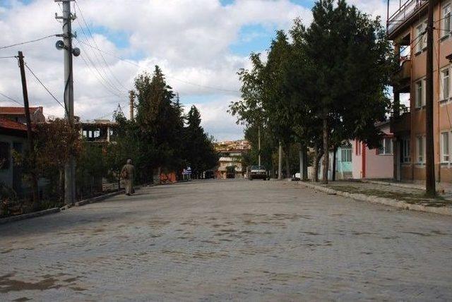 Gediz'de Uluoymak Caddesi Düzenleme Çalışmaları Tamamlandı