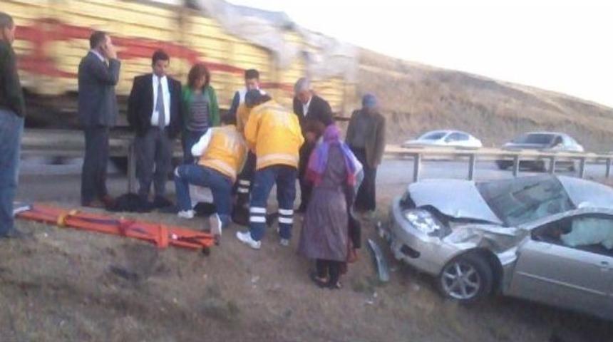 Kazan&rsquo;da &Ouml;ğretmenler Kaza Yaptı: 2 Yaralı