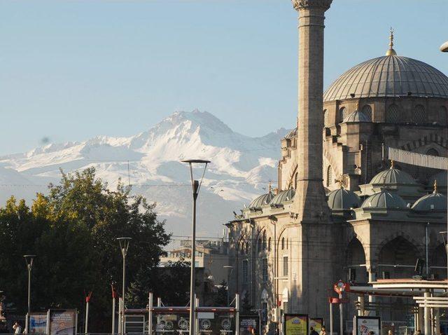 Erciyes Ekim Ayında Beyaza B&uuml;r&uuml;nd&uuml; 1