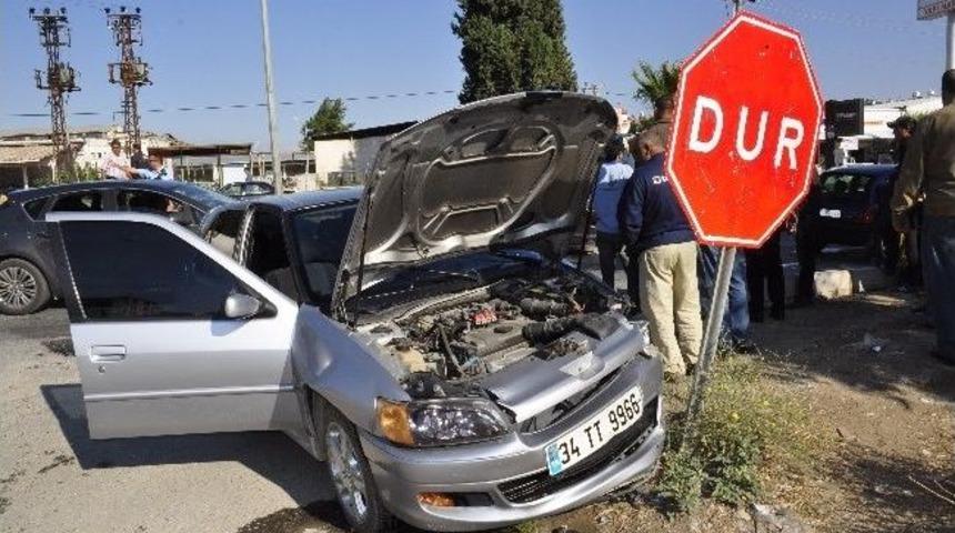 Tariş Kavşağında Kaza: 2 Yaralı