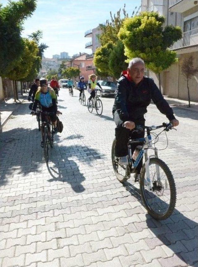 Talak, Çiğli’de Sağlık Ve Ulaşım İçin Bisiklet Tavsiye Etti