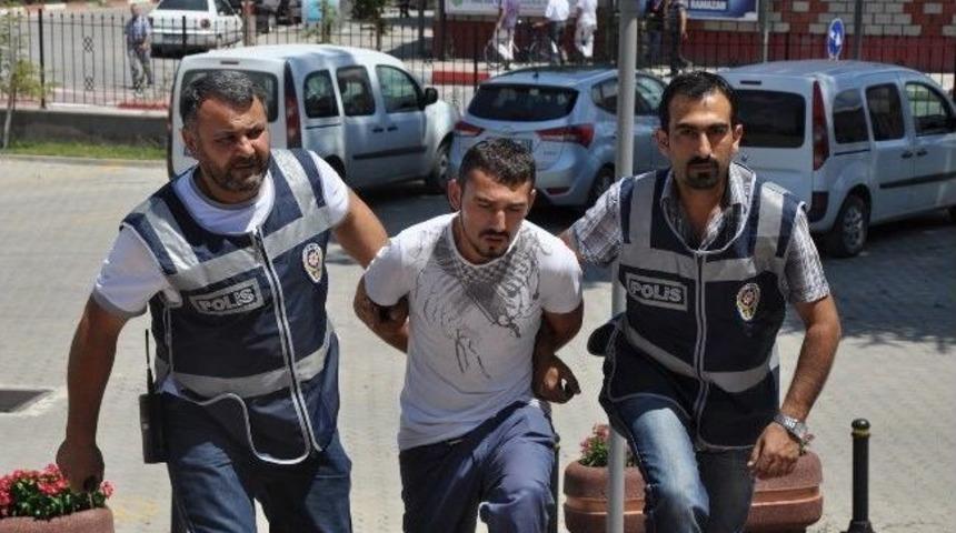 Tartıştığı şahsı bı&ccedil;aklayıp yola attı