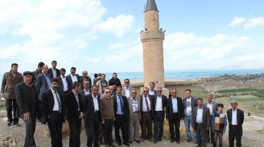 Muradiyeli Muhtarlar Tarihi Mekanları Gezdi