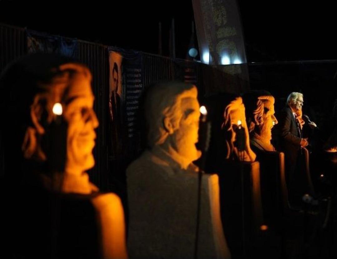 &Ouml;d&uuml;ll&uuml; Sanat&ccedil;ıların Kumdan B&uuml;stleri Ziyarete A&ccedil;ıldı