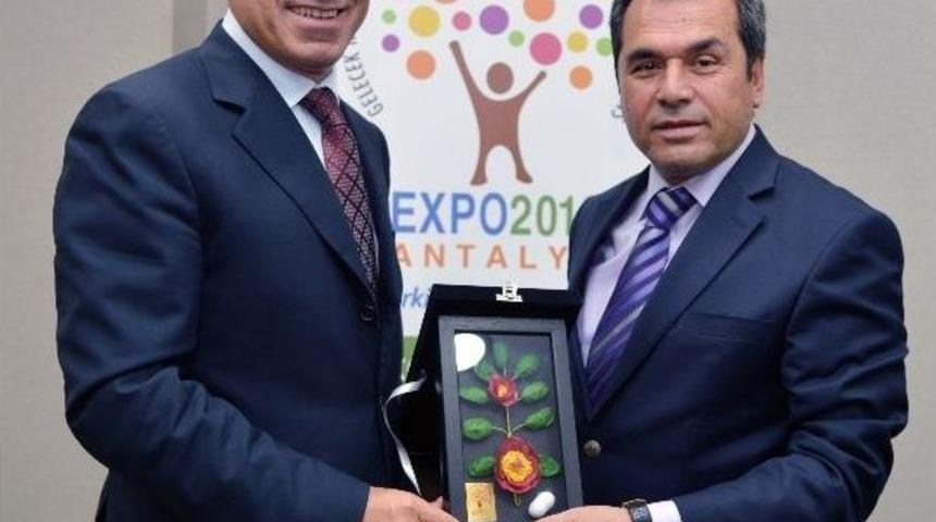 Milli Eğitim M&uuml;d&uuml;r&uuml; G&uuml;lay&rsquo;dan Expo&rsquo;ya Ziyaret