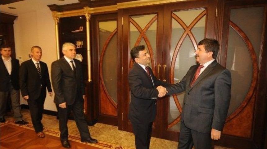 Ak Parti Ortahisar İl&ccedil;e Başkanı Altunbaş&rsquo;tan Vali &Ouml;z&rsquo;e Ziyaret