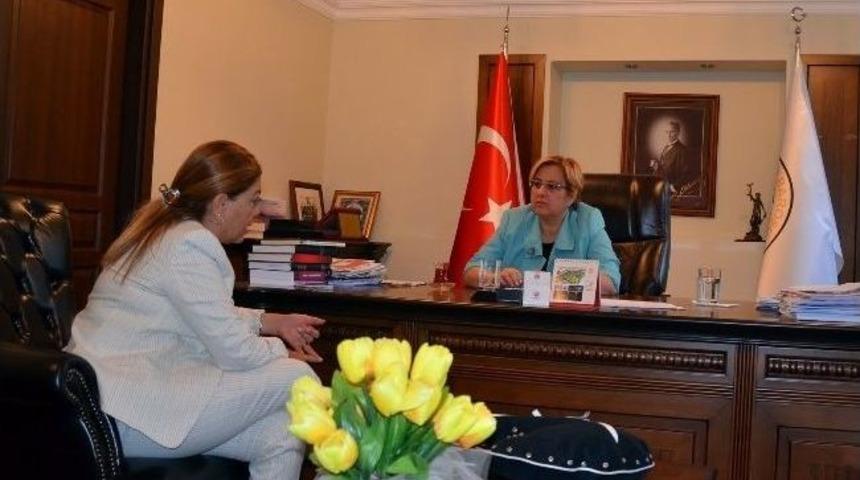 Chp(li Semra Aksakal Kayacan'a Hukuk&ccedil;u Başkan Desteği