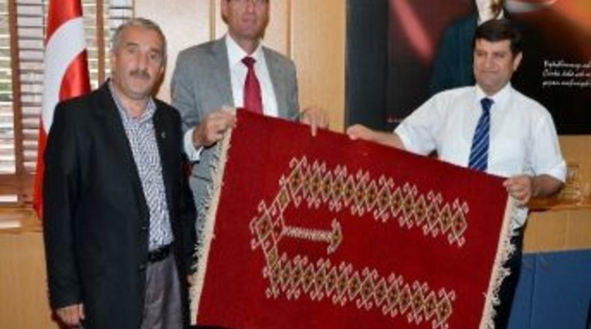 Ala Kilim G&ouml;r&uuml;c&uuml;ye &Ccedil;ıktı